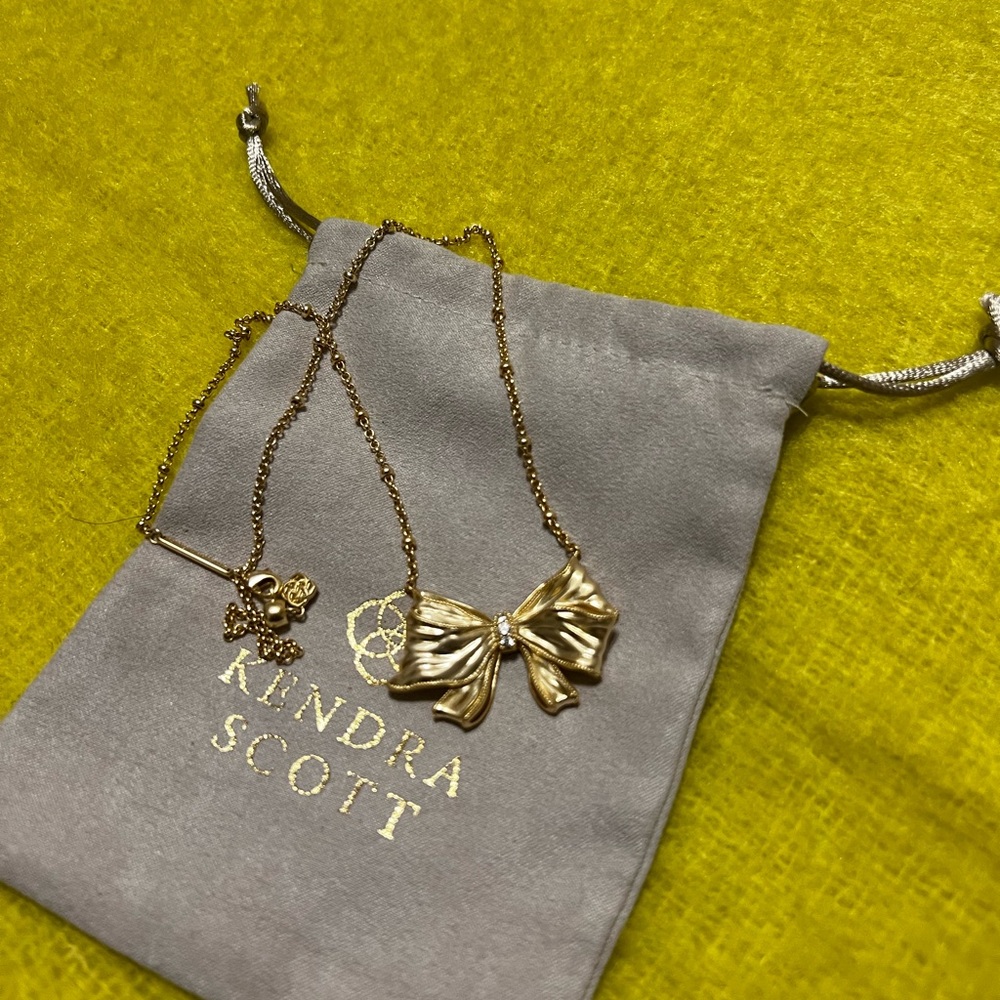 Never Worn Kendra Scott Love Shack Fancy Bow Necklace Gold